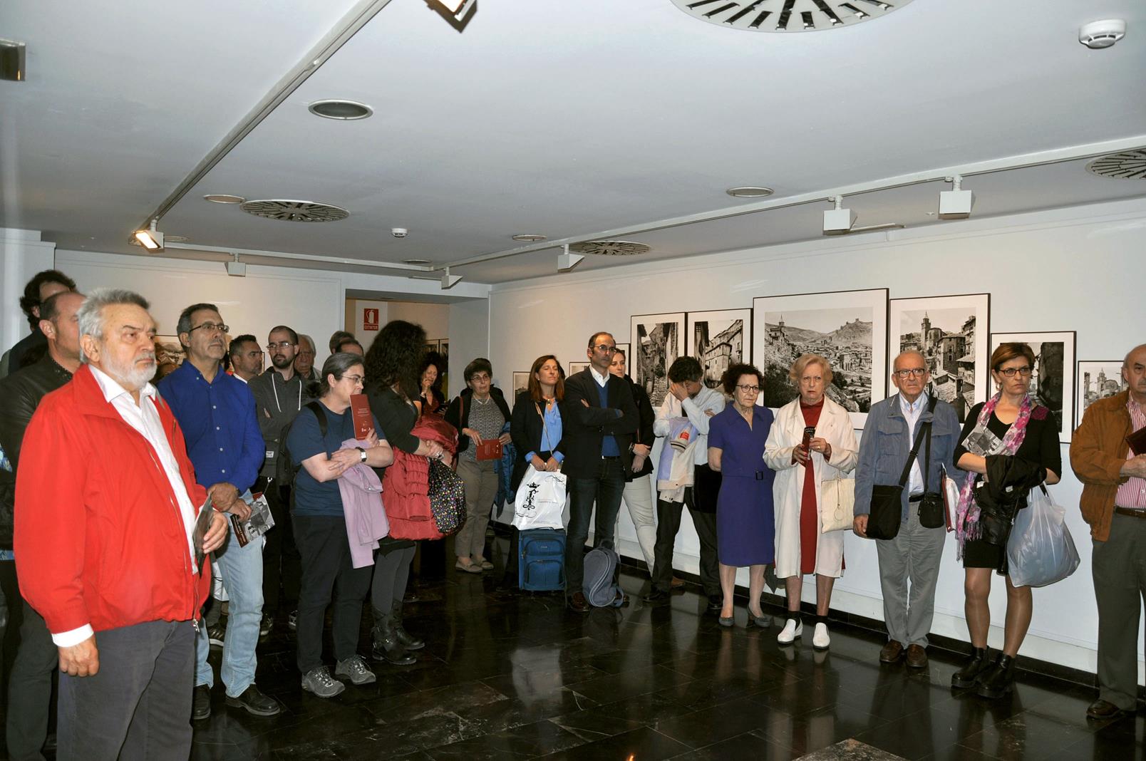 Público asistente a la inauguración de la exposición sobre Wunderlich.
